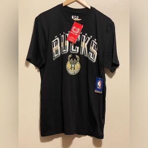 Milwaukee Bucks T-shirt NWT